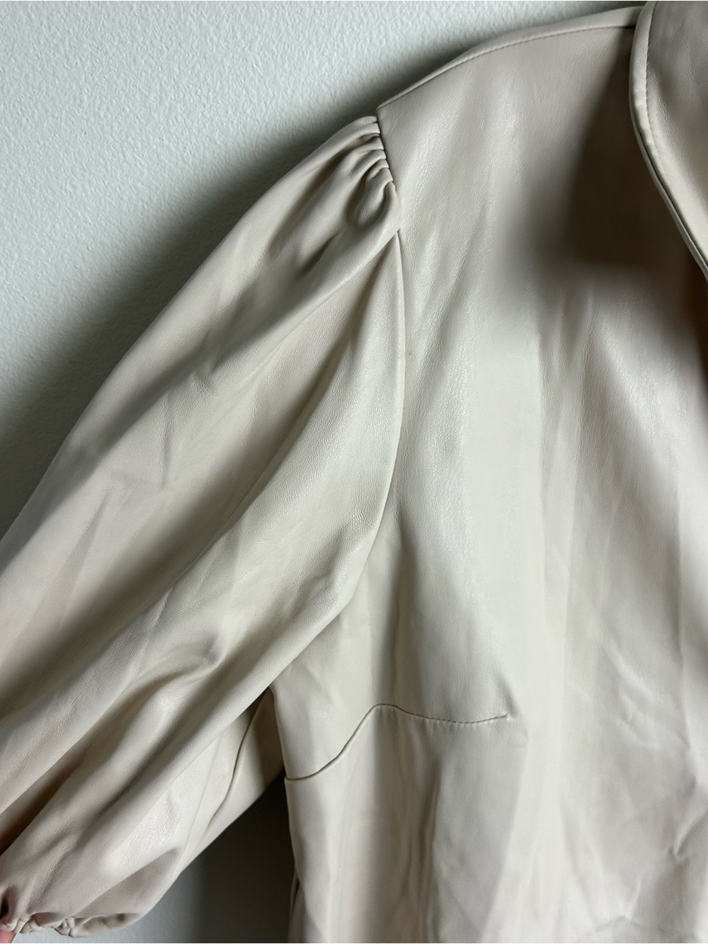 Eloquii Cream Faux Vegan Leather Puff Balloon Sleeve Button-Up Top Plus Size 18 - Picture 3 of 11